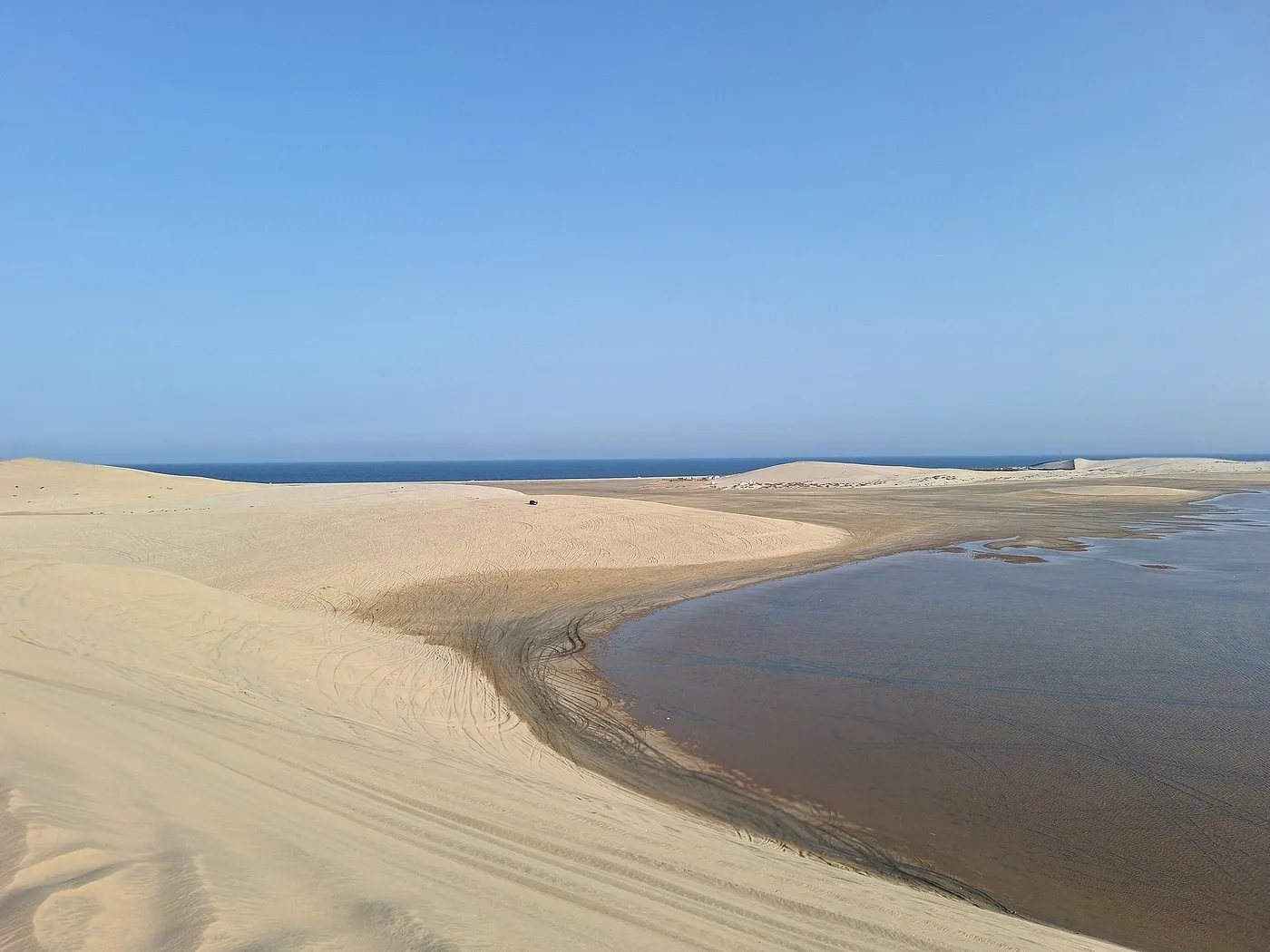 South Qatar Desert Safari Adventure – Inland Sea (Khor Al Adaid) and Desert Camp Experience